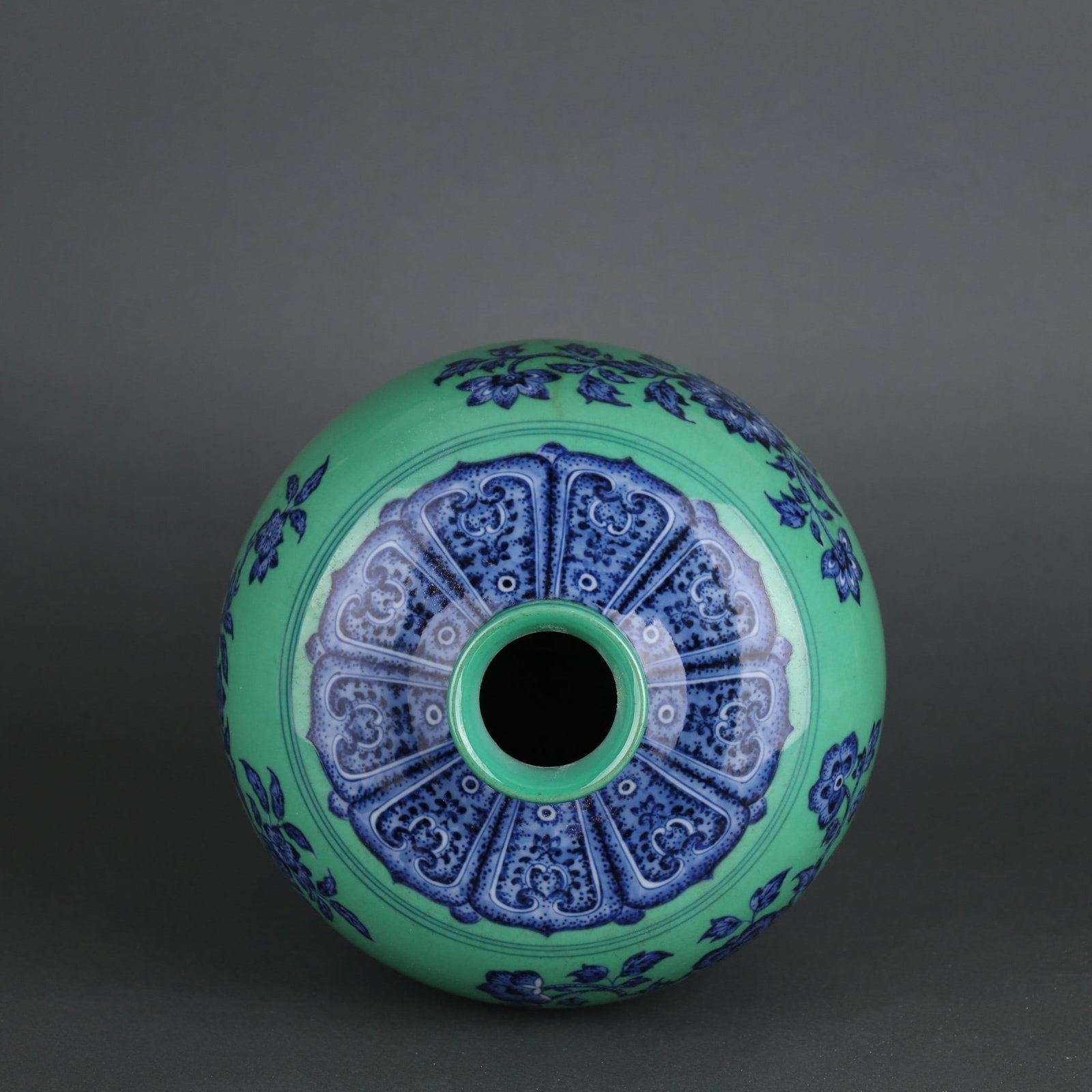 A Exquisite Green Glazed Blue and White Flower and Fruit Pattern Vase - 4