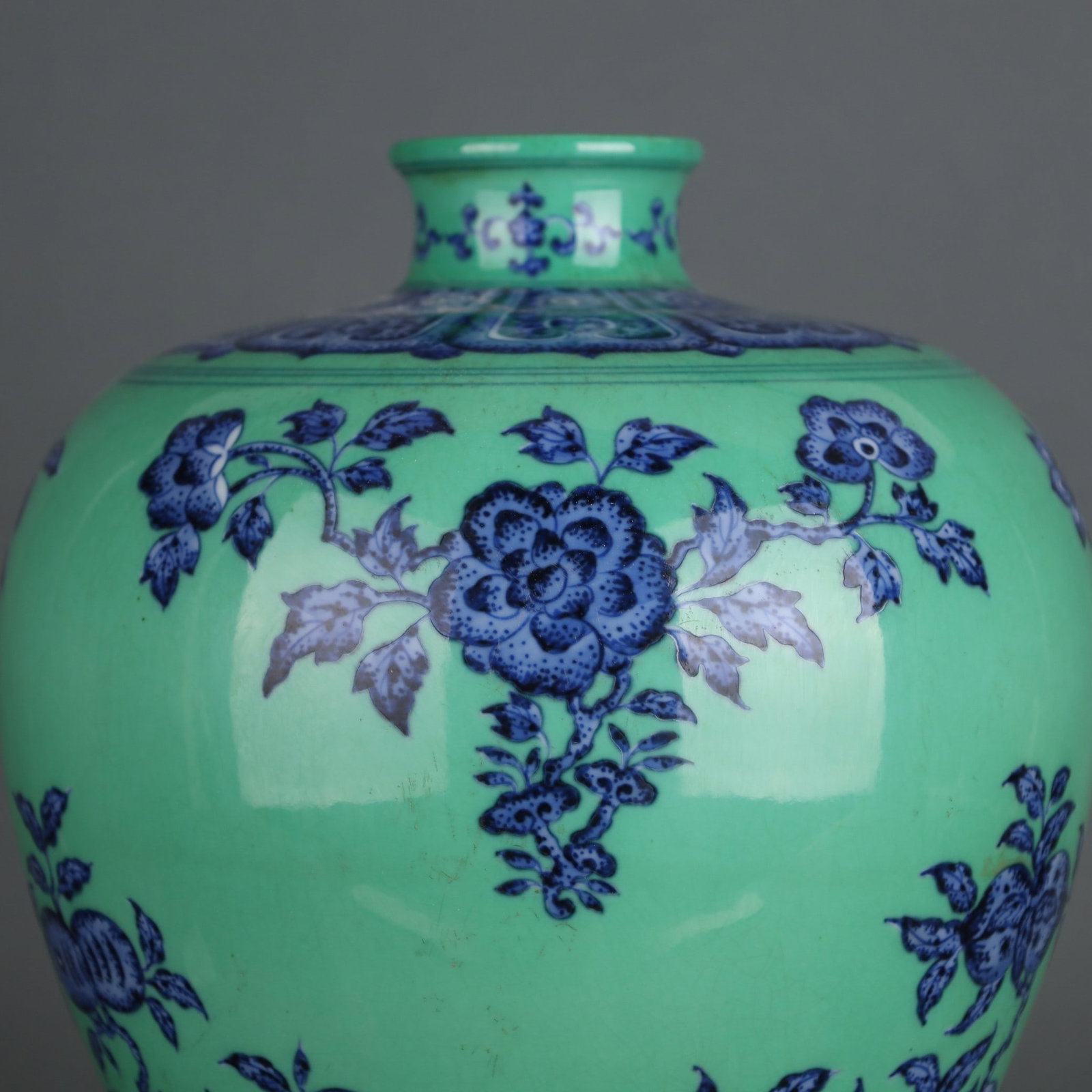 A Exquisite Green Glazed Blue and White Flower and Fruit Pattern Vase - 5