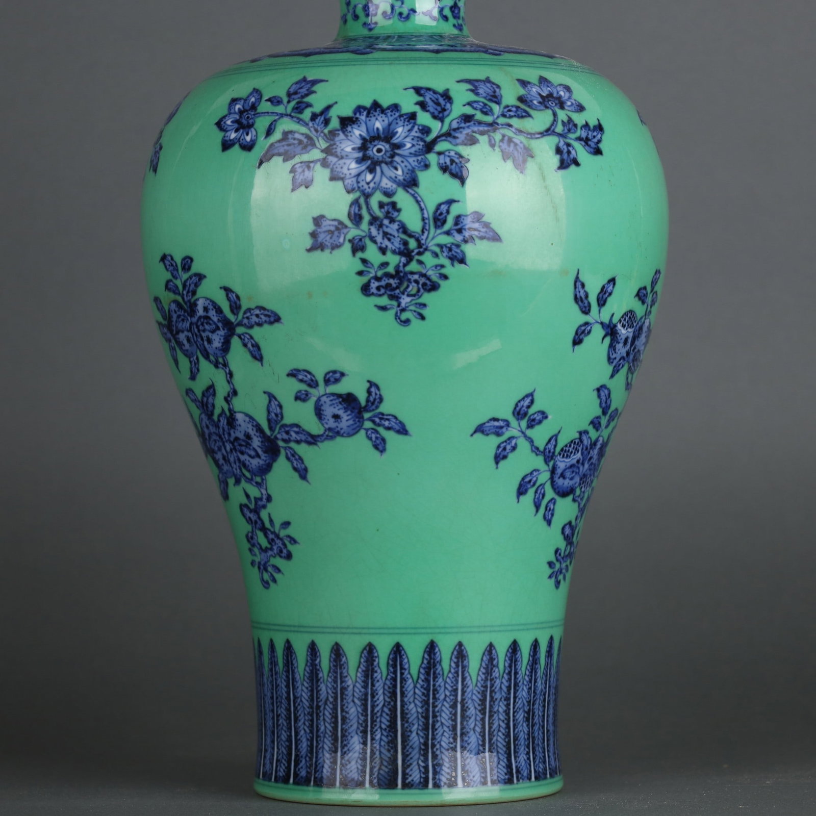 A Exquisite Green Glazed Blue and White Flower and Fruit Pattern Vase - 7