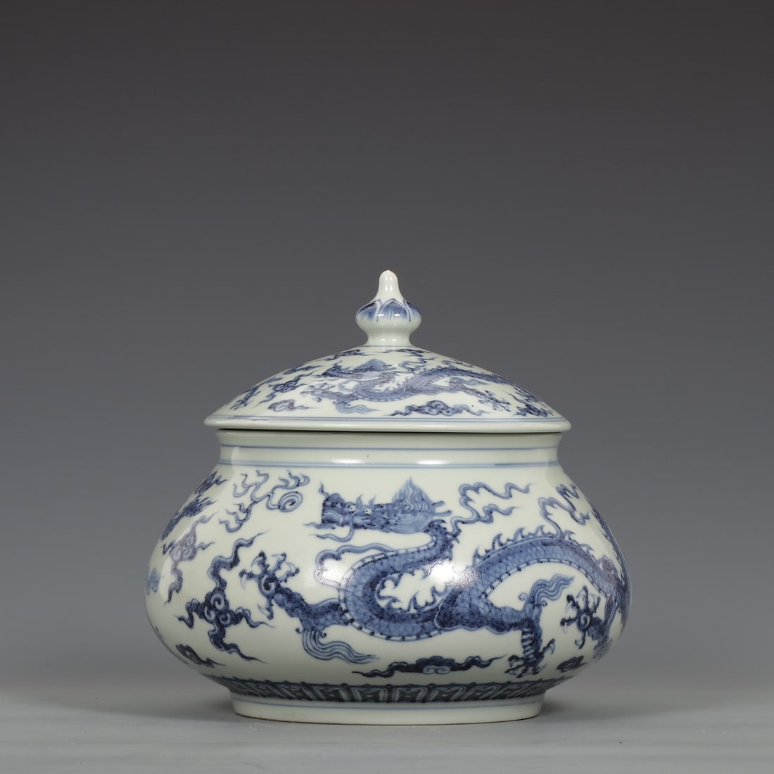 A Exquisite Blue and White Dragon Pattern Jar: A Exquisite Blue and White Dragon Pattern Jar,Ming Dynasty, China,Xuande Six-character Mark,Size:8.3inx6.4inx9.1in 青花龙纹罐,中国明代,宣