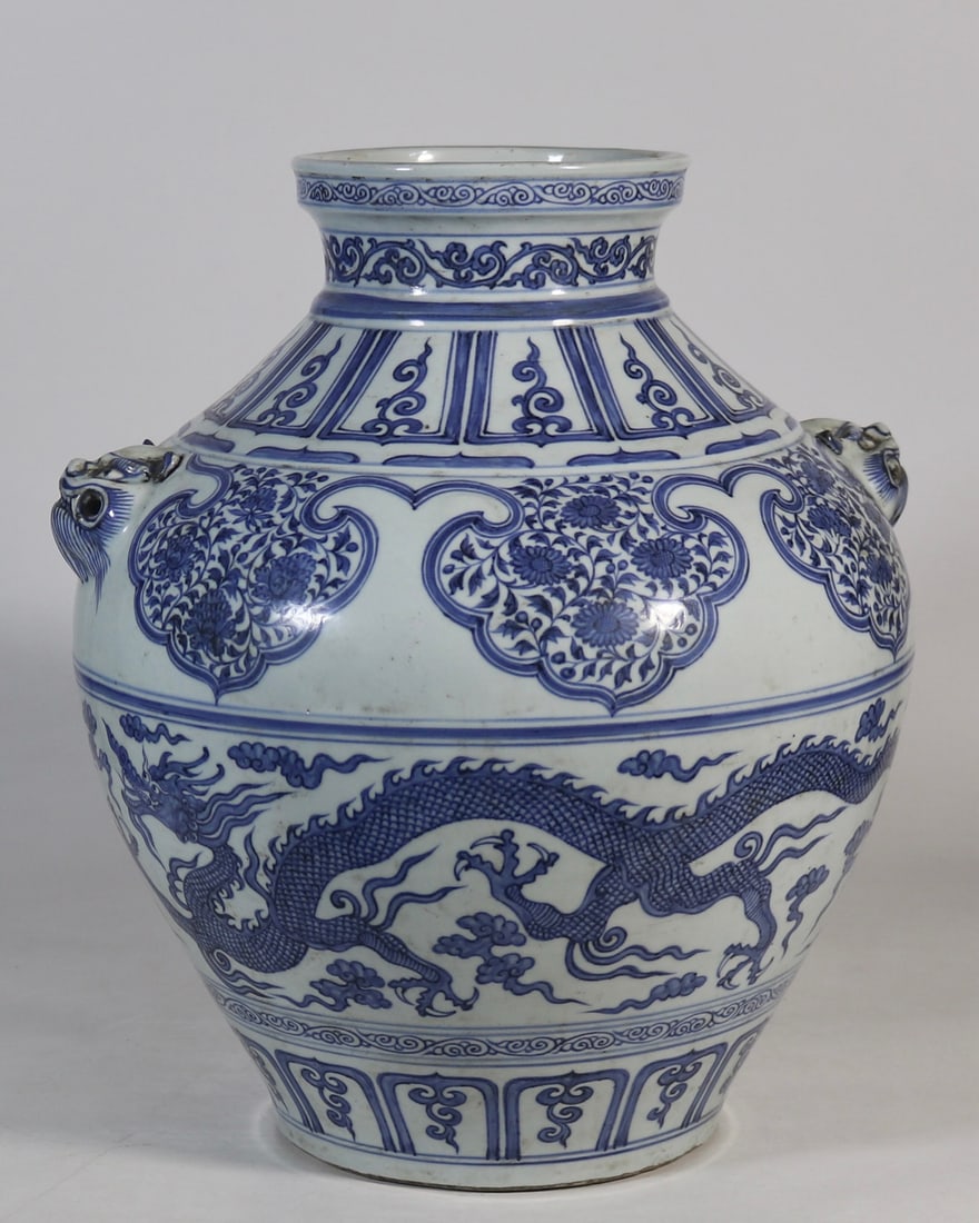 A Exquisite Blue and White Dragon Pattern Beast-Ears Jar - 3