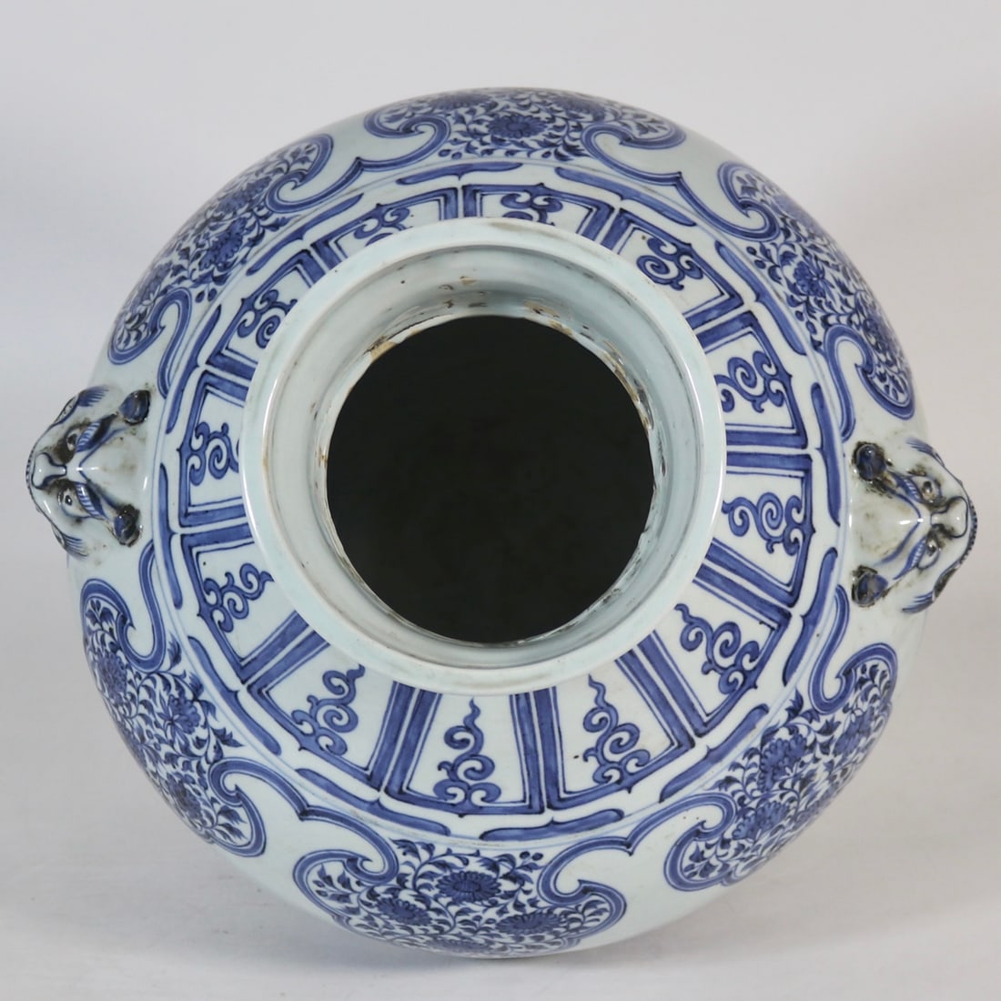 A Exquisite Blue and White Dragon Pattern Beast-Ears Jar - 5