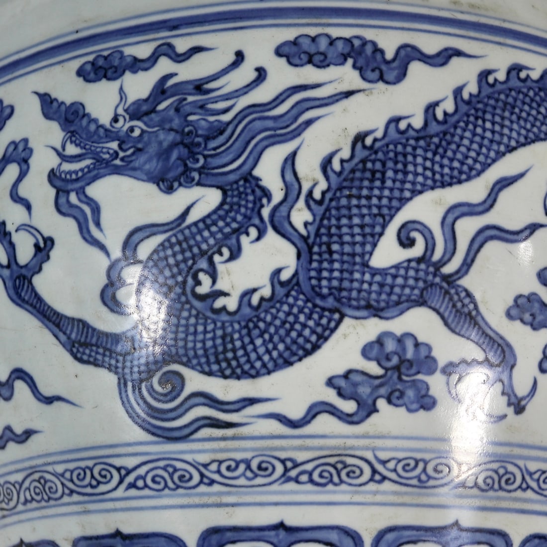 A Exquisite Blue and White Dragon Pattern Beast-Ears Jar - 7