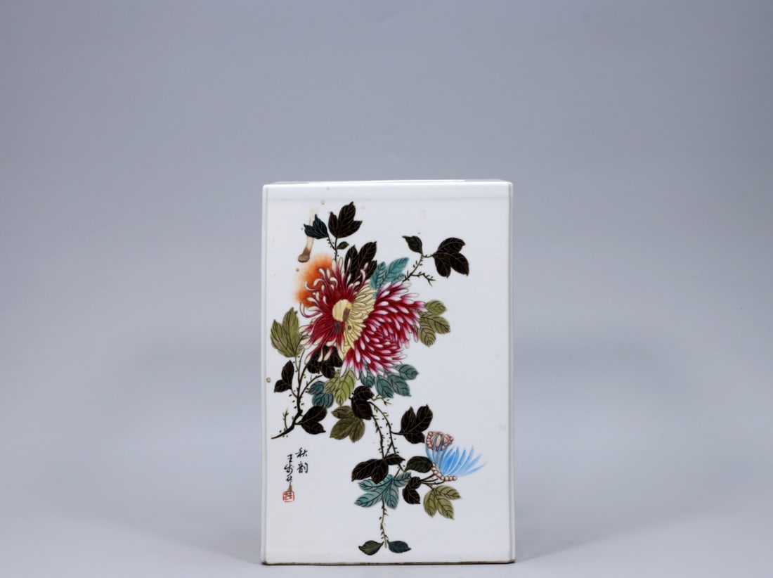 A Exquisite Iron-Red Arhat Pattern Brush Pot - 2