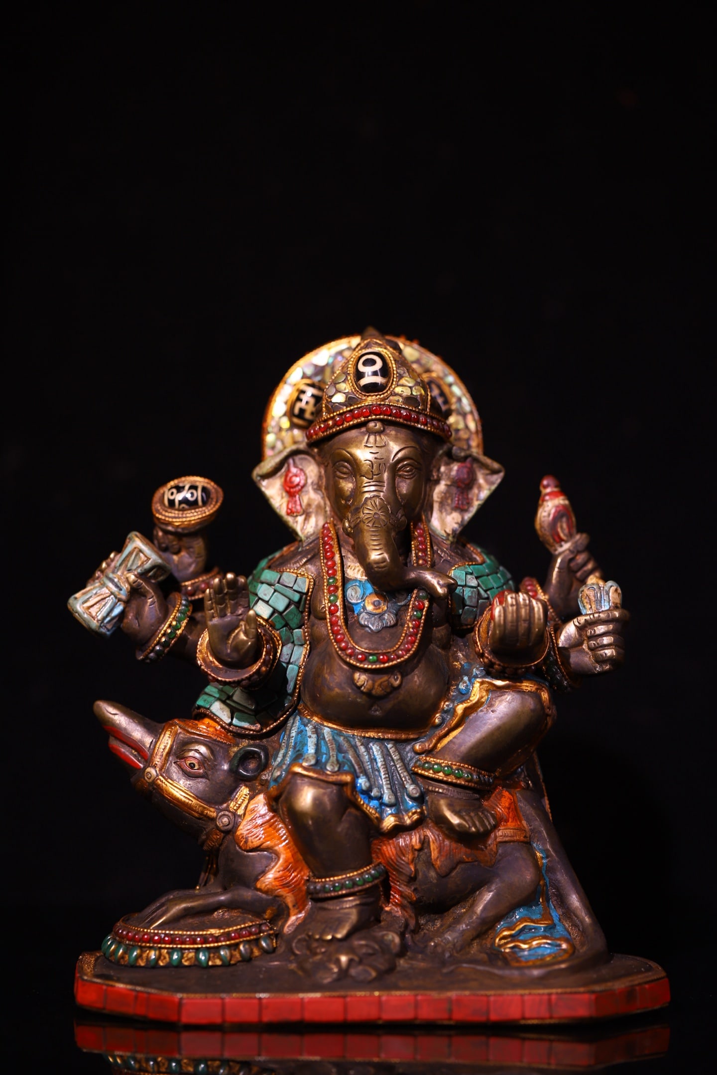 A Exquisite Coppery Inlaid Dzi bead Gems Statue of God of Wealth Ornament: A Exquisite Coppery Inlaid Dzi bead Gems Statue of God of Wealth Ornament,Qing Dynasty, China,Size:7.9inx6.9in,Weight:3450g 铜镶嵌天珠宝石财神
