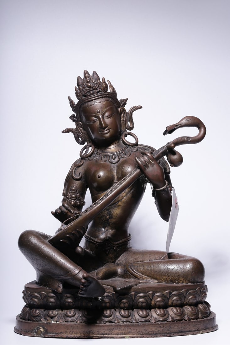 A Exquisite Coppery Statue of Tara Ornament: A Exquisite Coppery Statue of Tara Ornament,Ming Dynasty, China,Size:12.2inx9.4inx9.1in ,Weight:3507g 铜度母摆件,中国明代