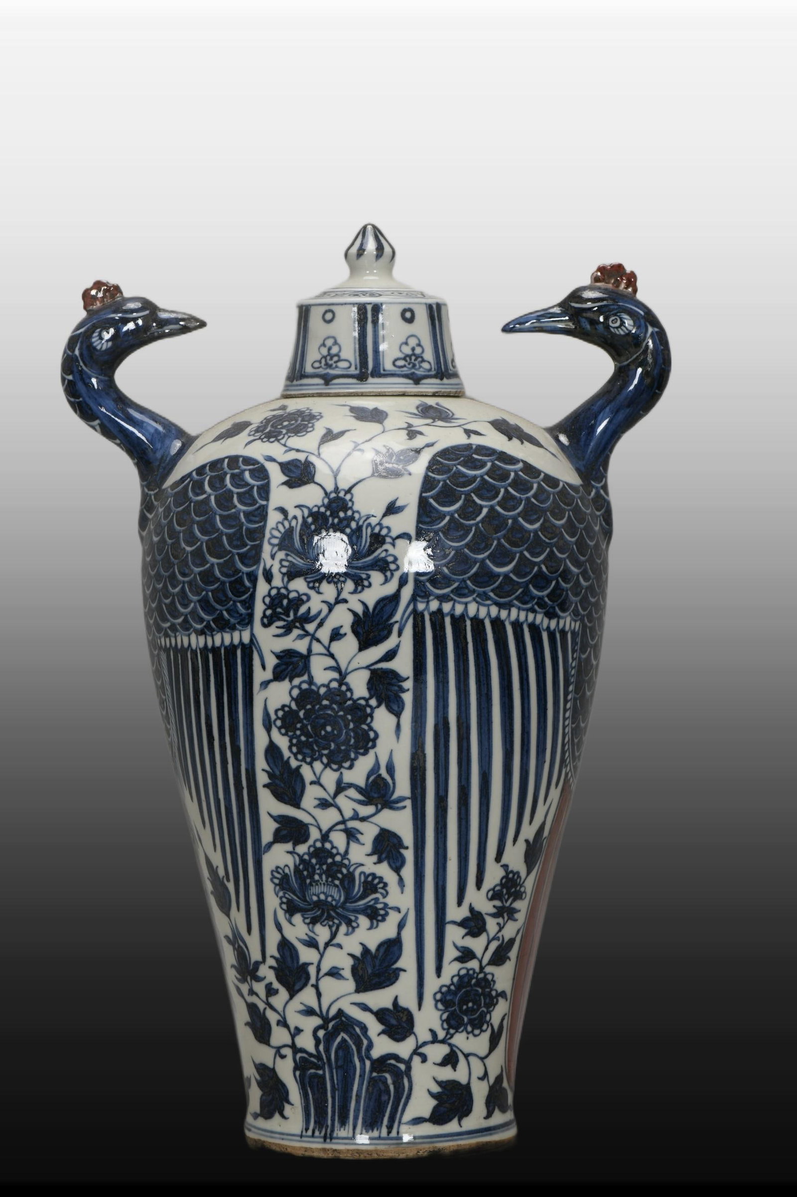 A Exquisite Blue and White Flower Pattern Peacock Head Vase: A Exquisite Blue and White Flower Pattern Peacock Head Vase,Yuan Dynasty, China,Size:17.7inx10.6inx5.1in 青花花卉纹孔雀首瓶,中国ࠠ