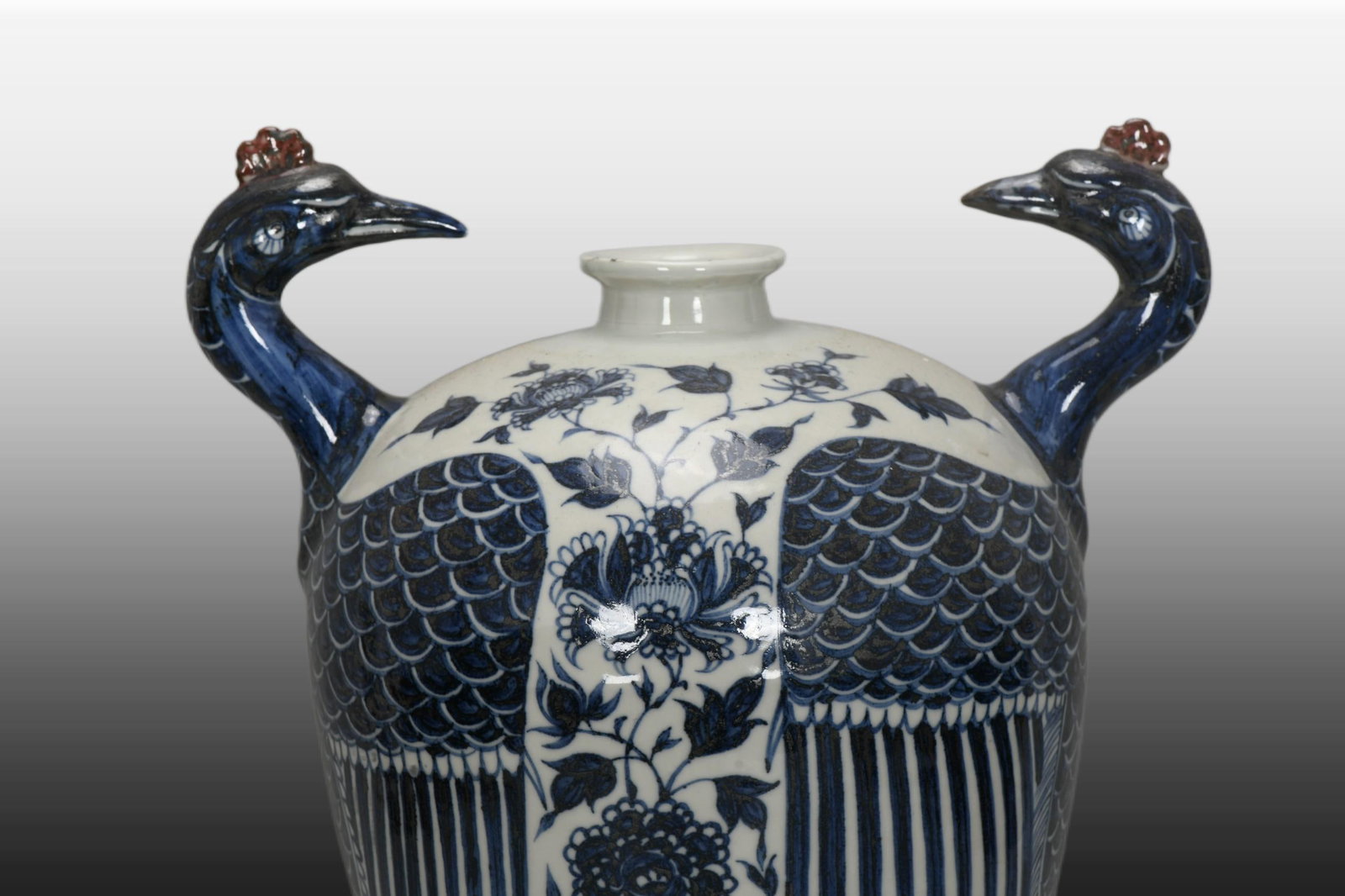 A Exquisite Blue and White Flower Pattern Peacock Head Vase - 7