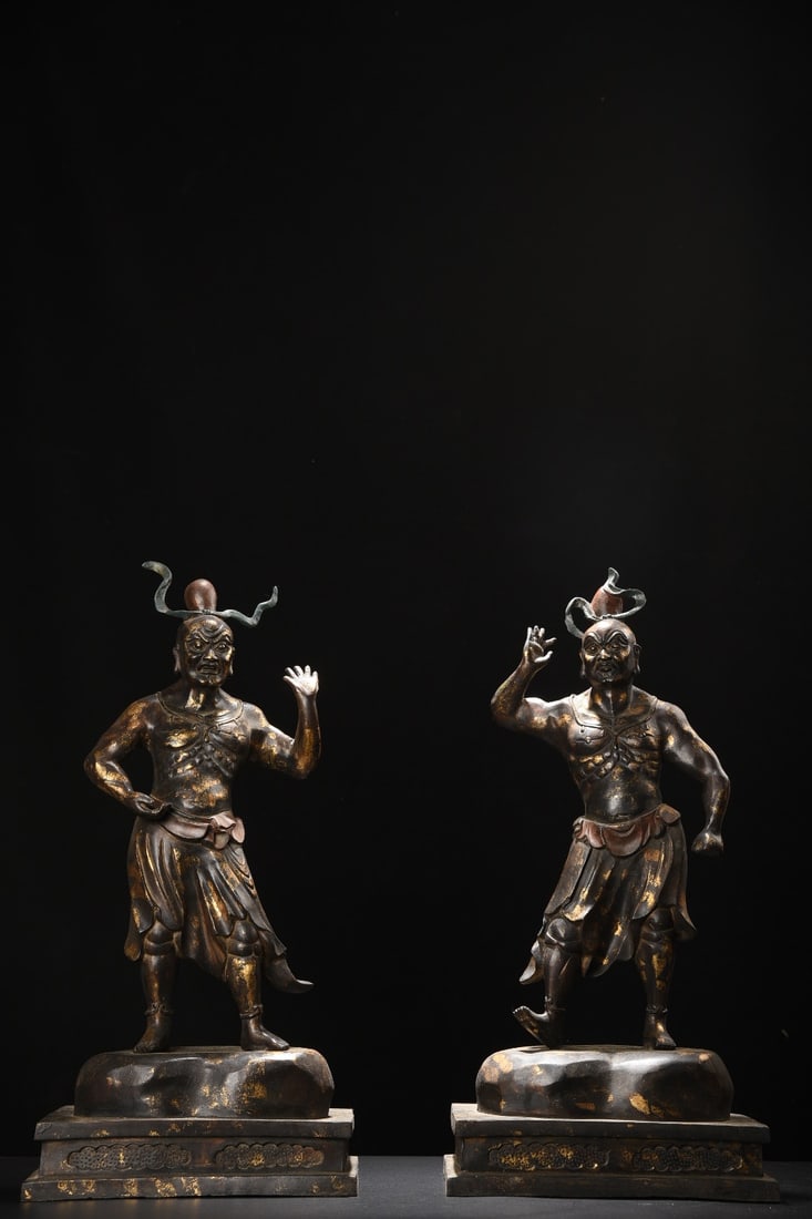 A pair of Exquisite Gilt Bronze Painted Color Figures Ornament: A pair of Exquisite Gilt Bronze Painted Color Figures Ornament,Han Dynasty, China,Size:23.2inx11.4inx7.5in,Weight:12400g 一对铜泥金彩绘人物摆