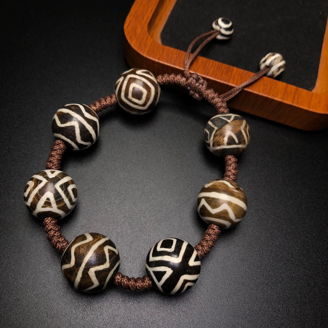 A Exquisite Dzi bead Bracelets - 3