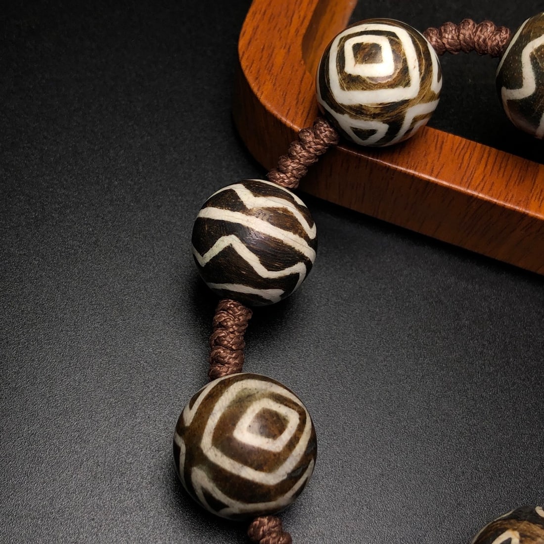 A Exquisite Dzi bead Bracelets - 8