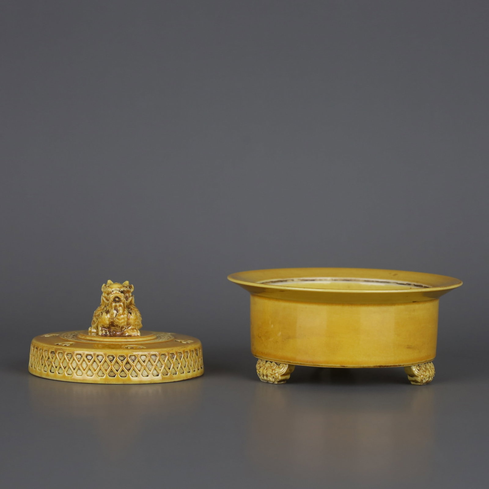 A Exquisite Yellow Glazed Tripod Censer - 3