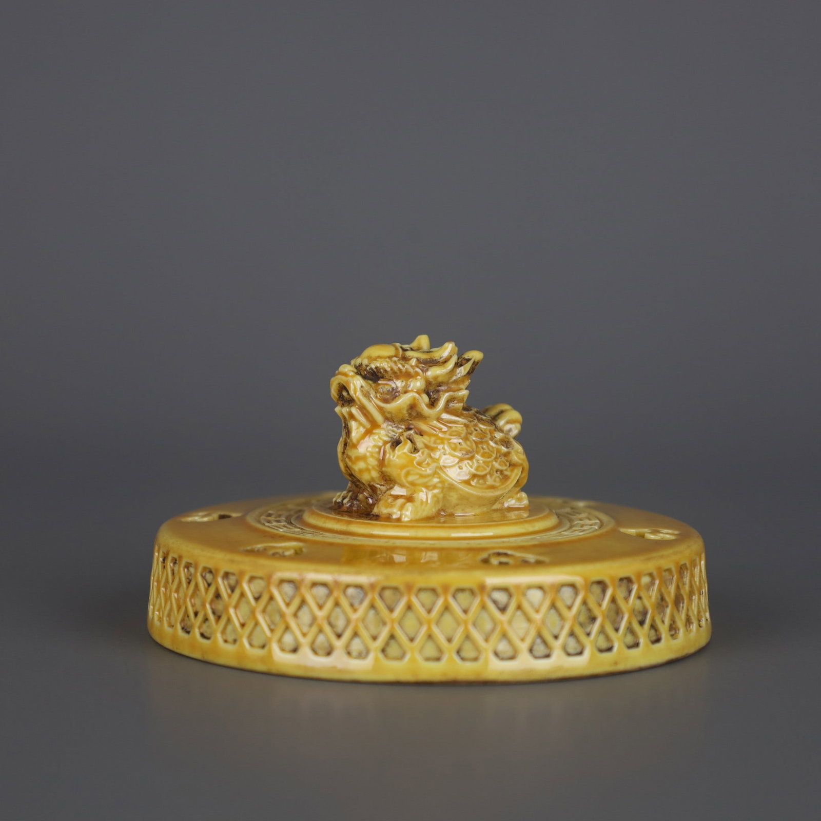 A Exquisite Yellow Glazed Tripod Censer - 4