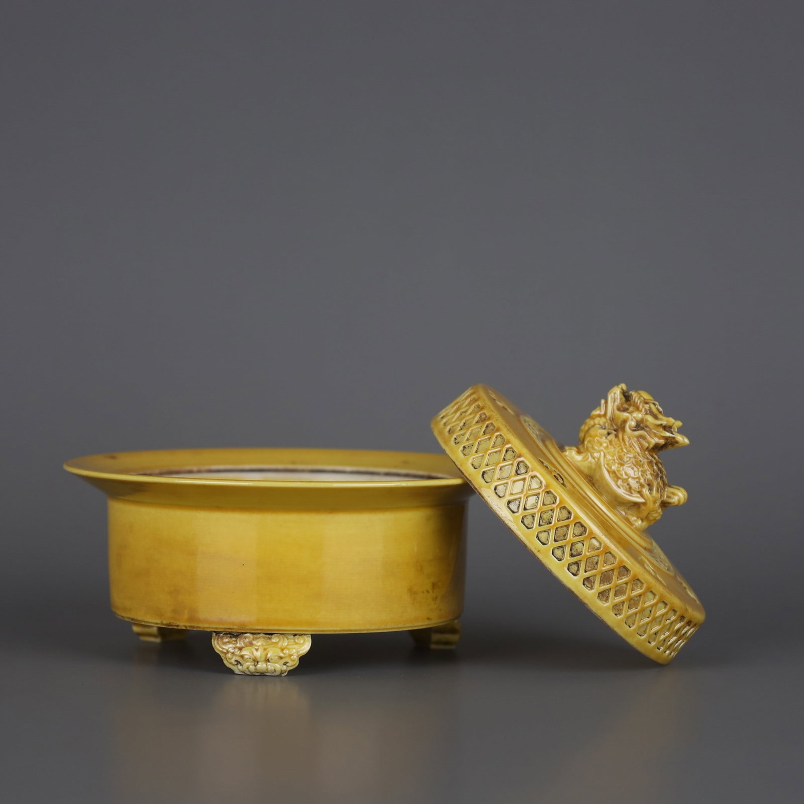A Exquisite Yellow Glazed Tripod Censer - 6