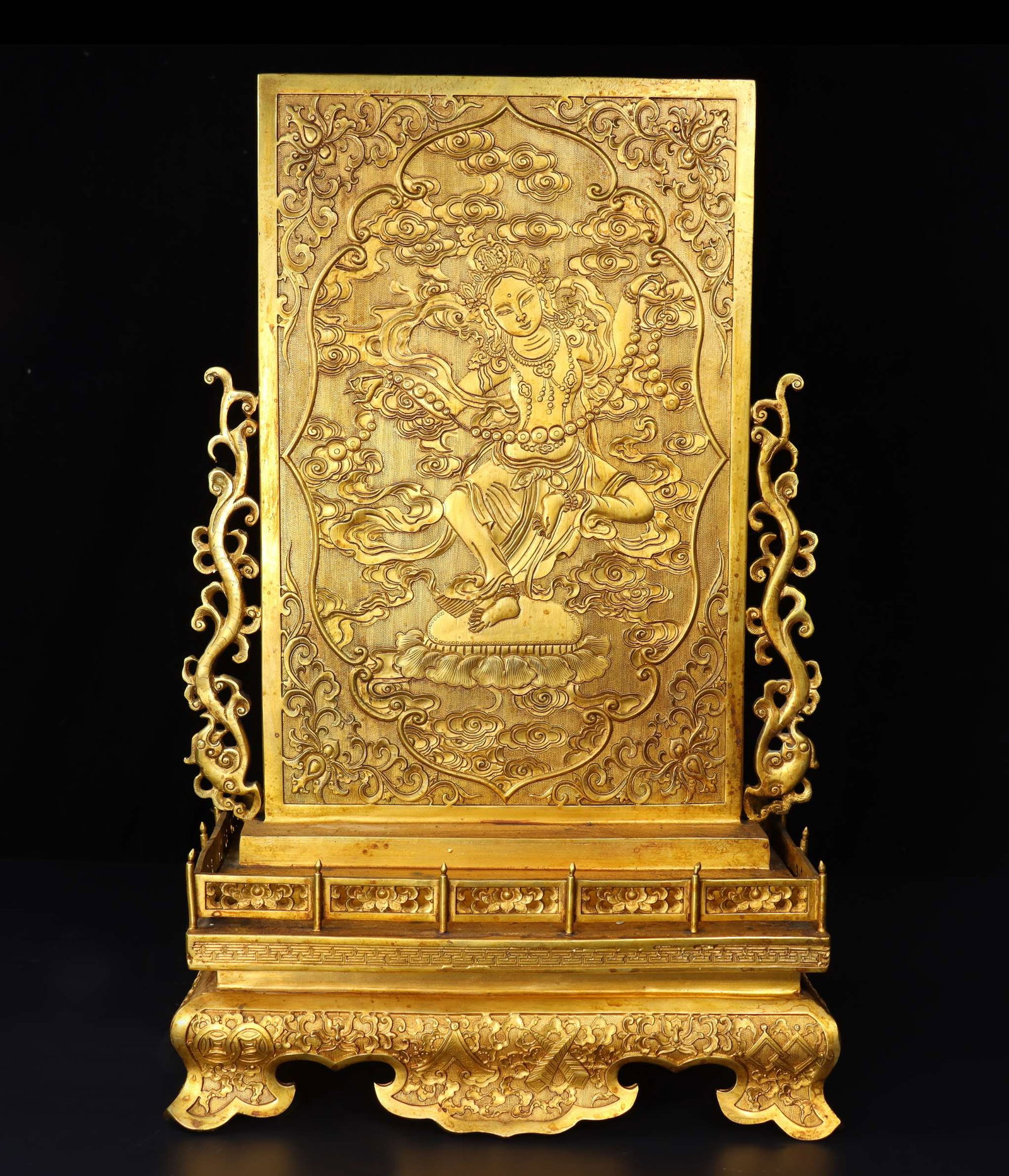 A pair of Exquisite Gilt Bronze Buddha Screen: A pair of Exquisite Gilt Bronze Buddha Screen,Qing Dynasty, China,Qianlong Four-character Mark,Size:15.4inx9.8inx6.3in,Weight:11460g 铜鎏金佛屏风,中国&#