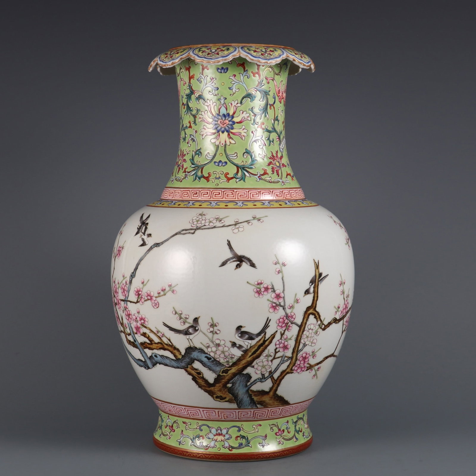 A Exquisite Famille-Rose Flower and Bird Pattern Vase: A Exquisite Famille-Rose Flower and Bird Pattern Vase,Qing Dynasty, China,Qianlong Six-character Mark,Size:15.2inx9.1inx4.7in 粉彩花鸟纹瓶,中国清&