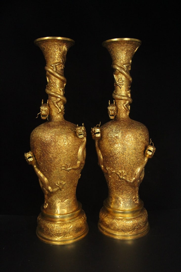 A pair of Exquisite Gilt Bronze Dragon Vase: A pair of Exquisite Gilt Bronze Dragon Vase,Qing Dynasty, China,Size:36.4inx10.6in,Weight:26930g 一对铜鎏金龙瓶,中国清代