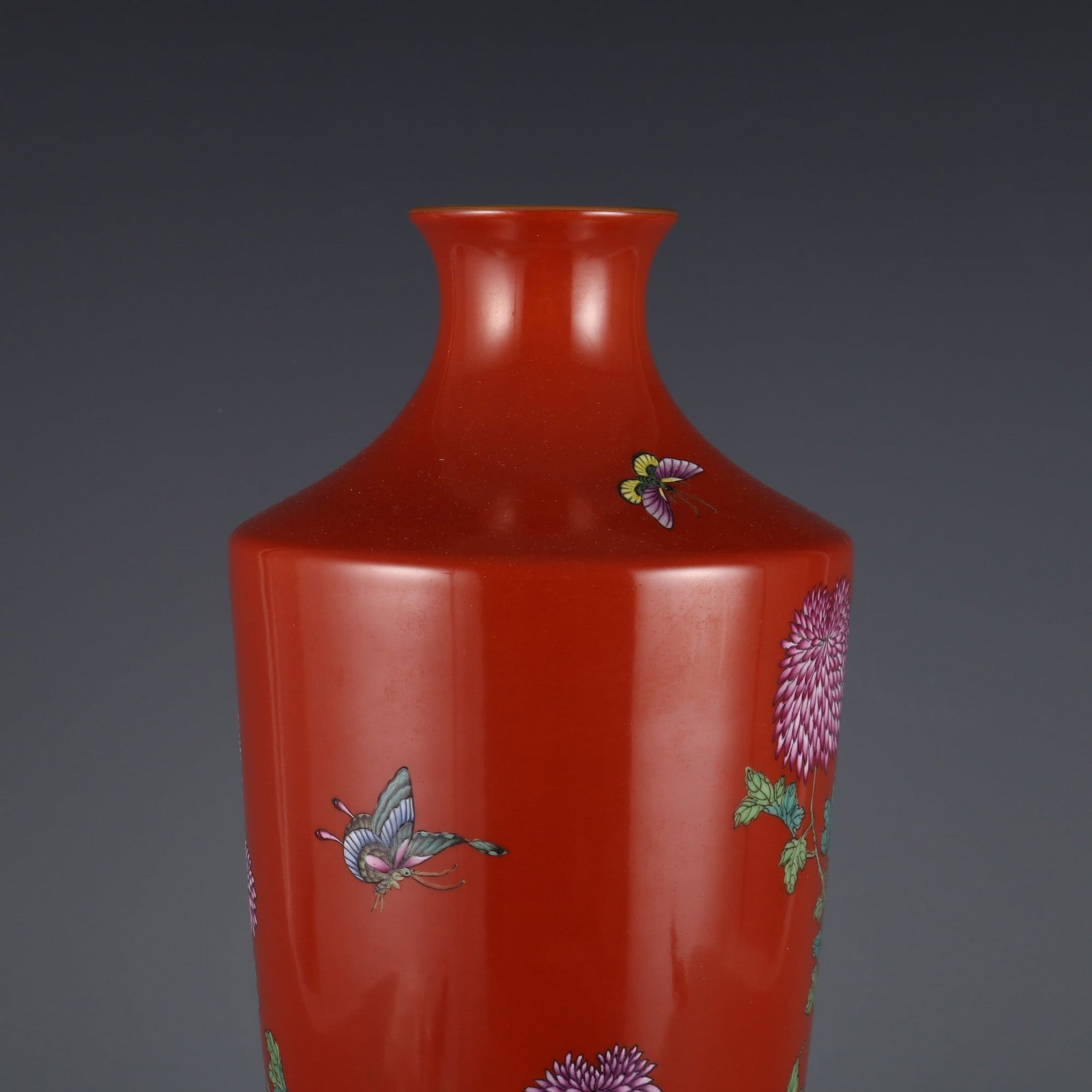 A Exquisite Coral Red Glazed Famille-Rose Flower and Butterfly Pattern Vase - 4