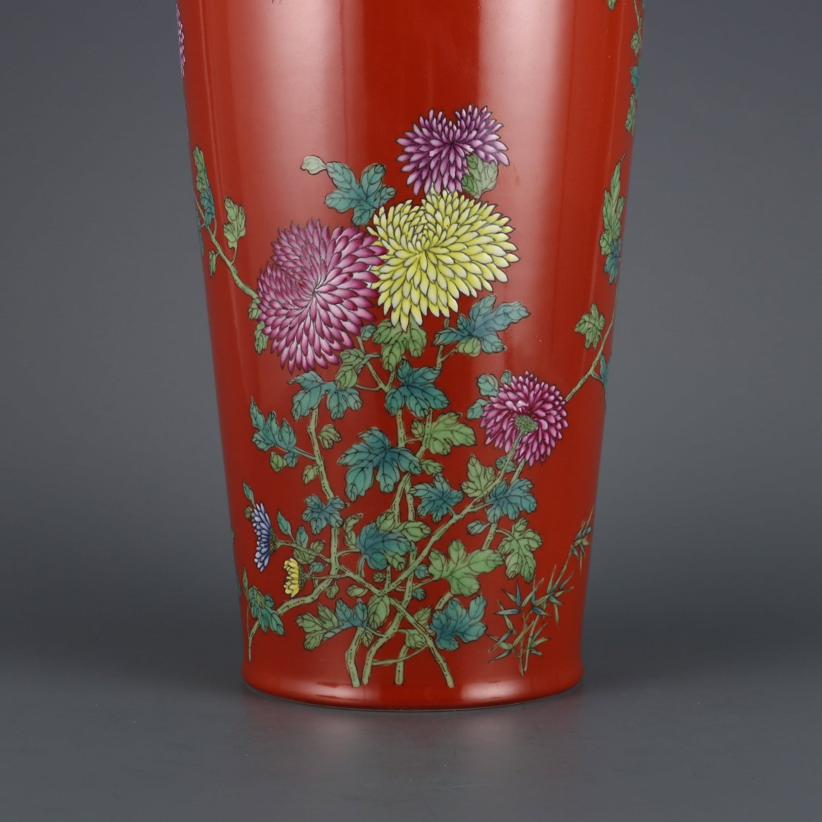 A Exquisite Coral Red Glazed Famille-Rose Flower and Butterfly Pattern Vase - 5