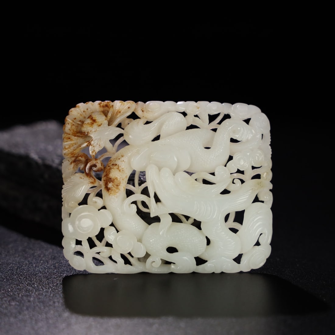 A Exquisite Hotan Jade Dragon jade pendant: A Exquisite Hotan Jade Dragon jade pendant,Han Dynasty, China,Size:3.1inx2.6inx0.4in,Weight:85g 和田玉龙佩,中国汉代