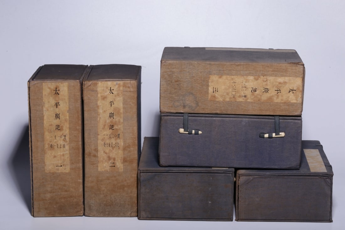 A Set of Exquisite Ancient Book: A Set of Exquisite Ancient Book,Republic of China,Size:3inx7.9inx5.5in 一套古书,民国