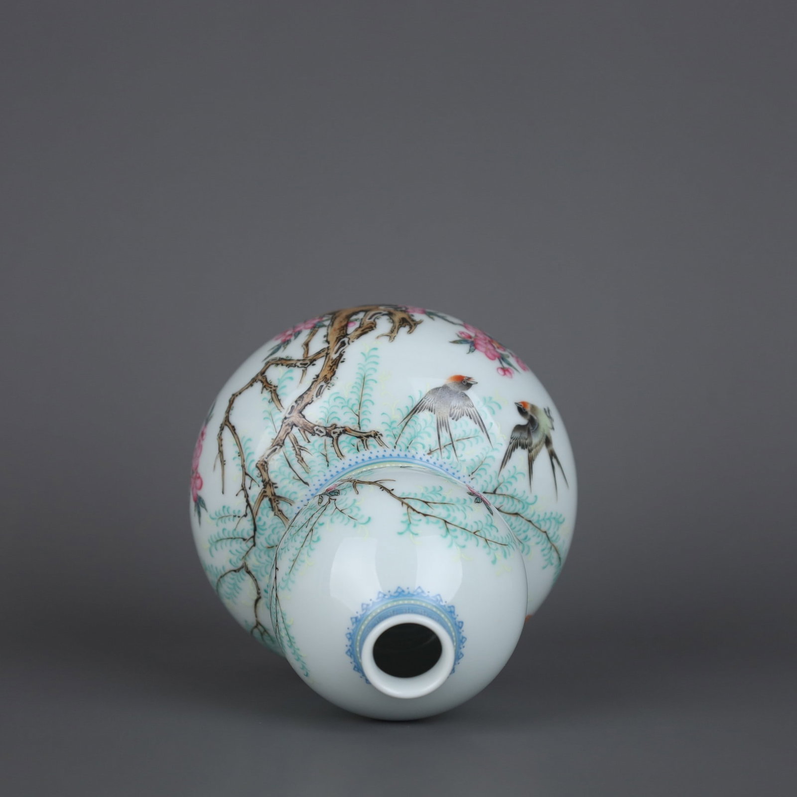 A Exquisite Famille-Rose Flower and Bird Pattern Gourd Vase - 4