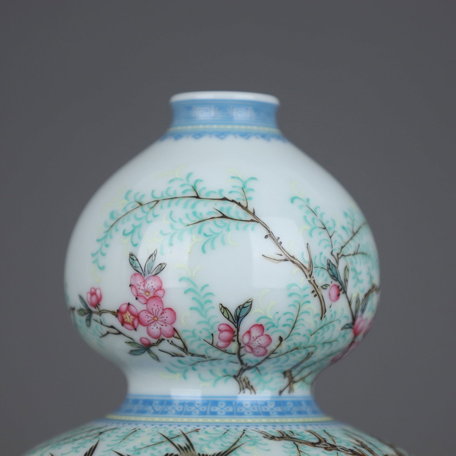 A Exquisite Famille-Rose Flower and Bird Pattern Gourd Vase - 6