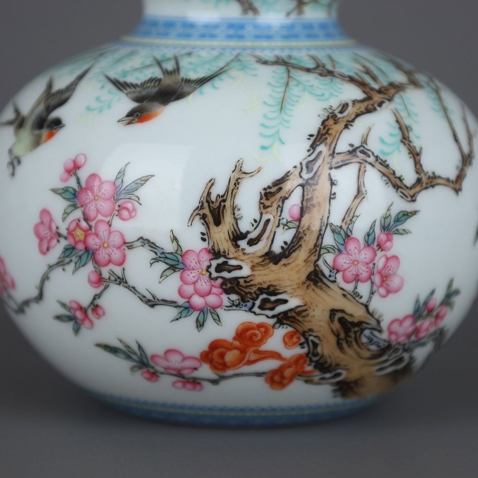 A Exquisite Famille-Rose Flower and Bird Pattern Gourd Vase - 7