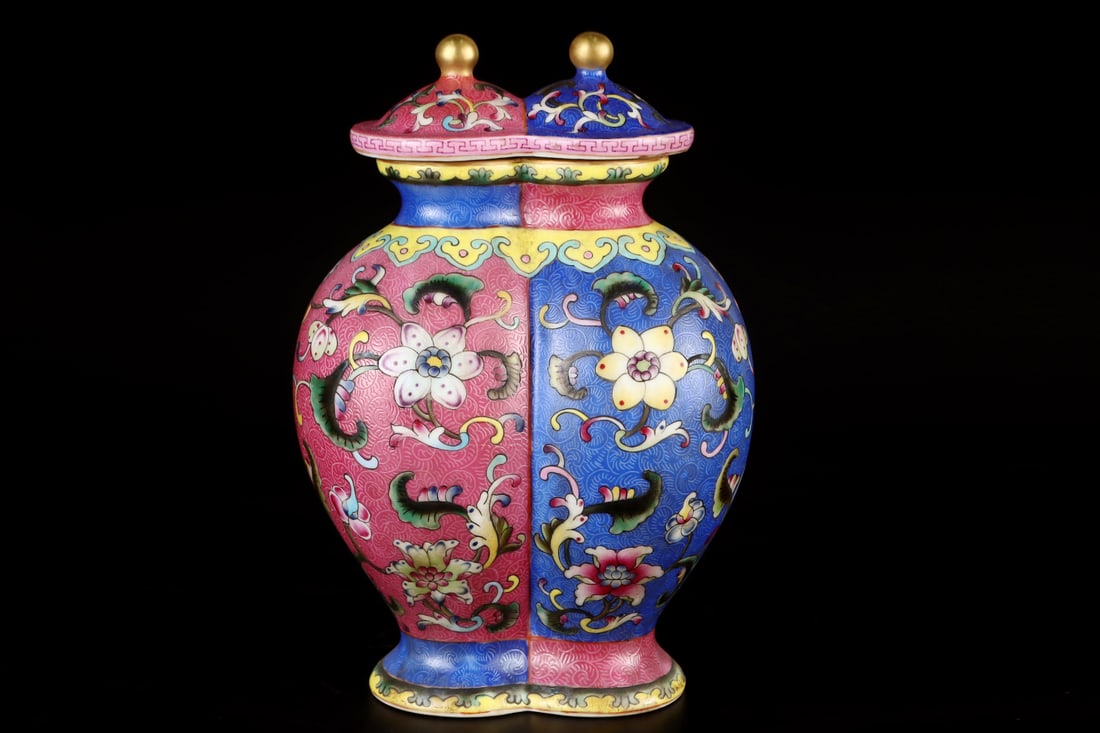 A Exquisite Enamel Flower Pattern Vase - 3