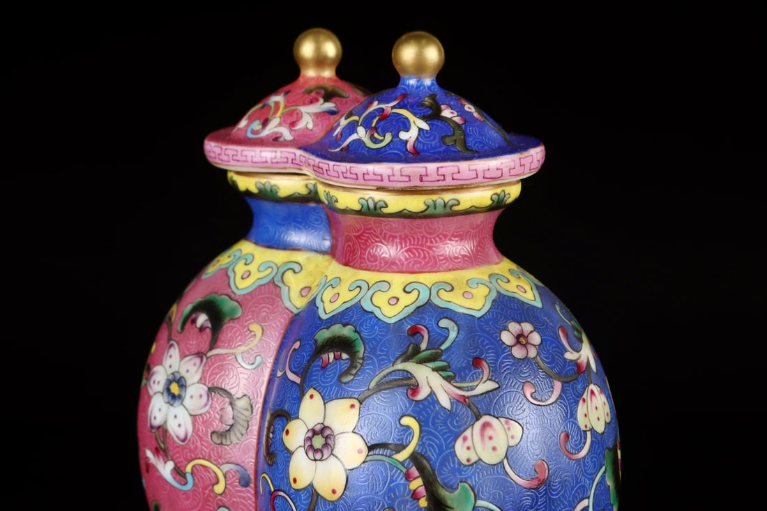 A Exquisite Enamel Flower Pattern Vase - 4
