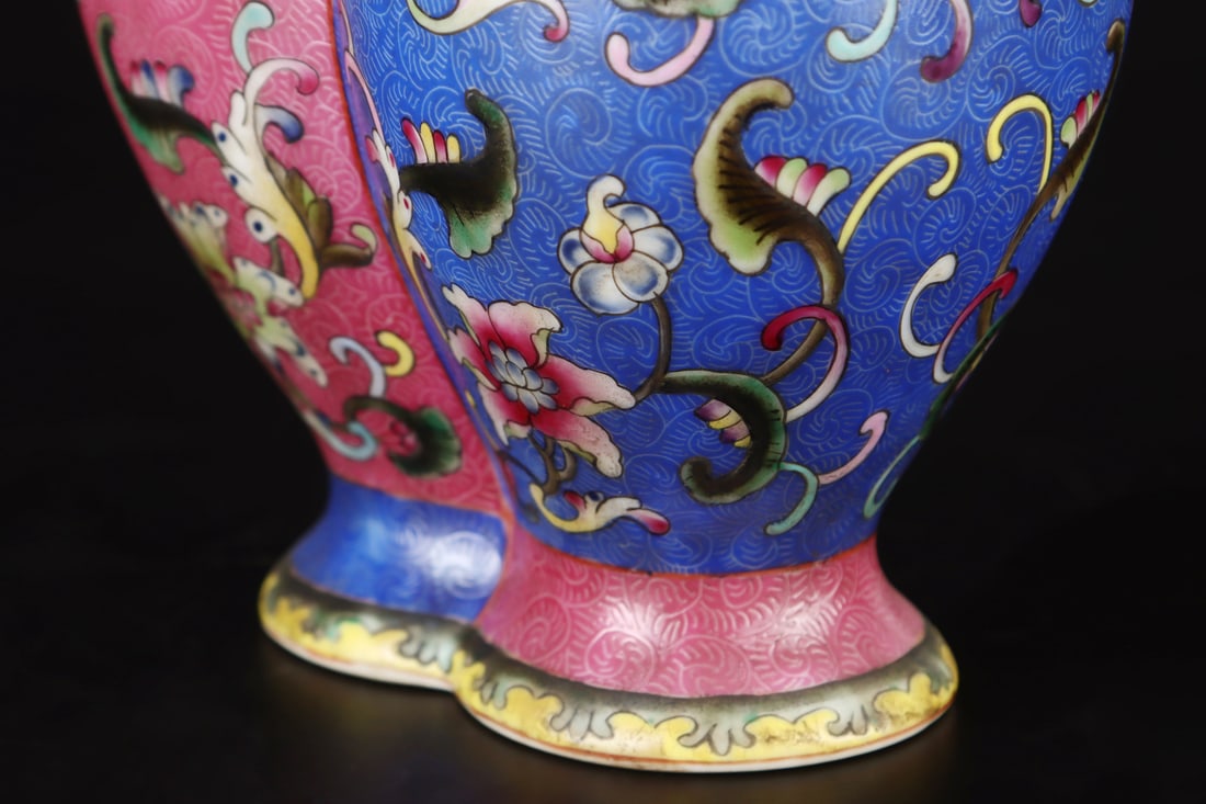A Exquisite Enamel Flower Pattern Vase - 5