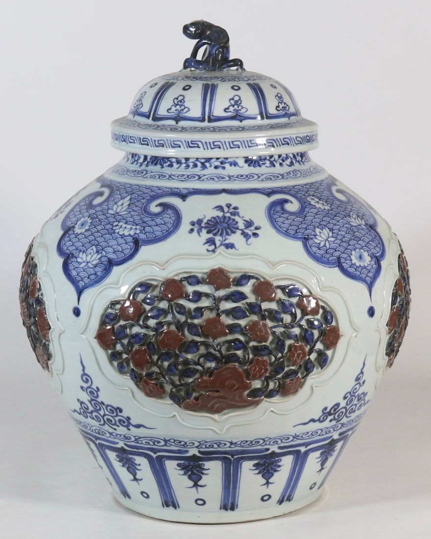 A Exquisite Blue and White Underglaze-Red Flower Pattern Jar - 2
