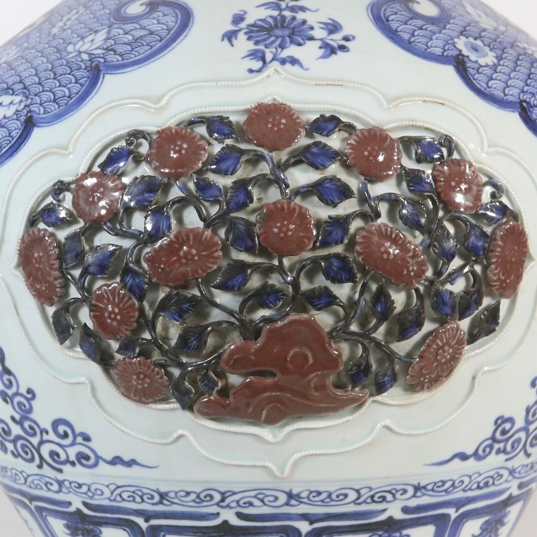 A Exquisite Blue and White Underglaze-Red Flower Pattern Jar - 8