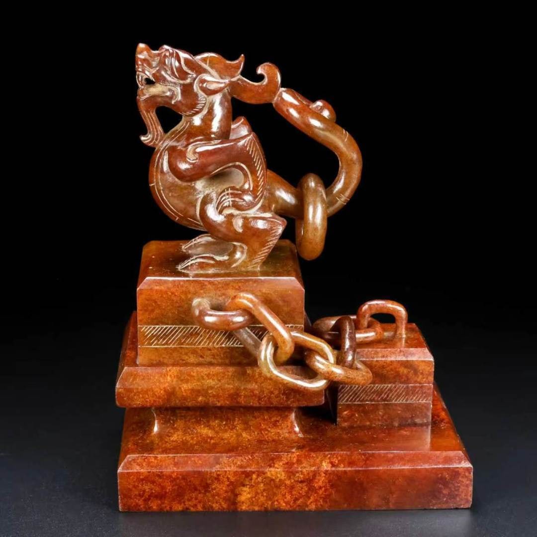 A Exquisite Hotan Jade Auspicious Beast Seal: A Exquisite Hotan Jade Auspicious Beast Seal,Han Dynasty, China,Size:4.3in×3.1in×5.5in ,Weight:1065g 和田玉瑞兽印章,中国汉代