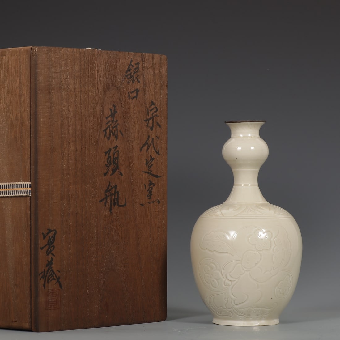 A Exquisite Ding Yao Silver Mouth Figure Pattern Vase: A Exquisite Ding Yao Silver Mouth Figure Pattern Vase,Song Dynasty, China,Size:8.3inx1.7inx4.5in 定窑银口人物纹瓶,中国宋代