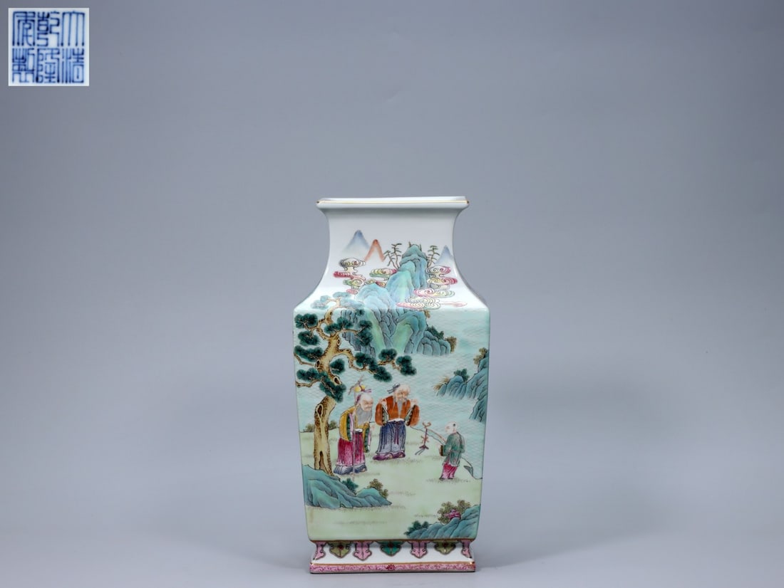 A Exquisite Famille-Rose Figures Pattern Vase: A Exquisite Famille-Rose Figures Pattern Vase,Qing Dynasty, China,Qianlong Six-character Mark,Size:11.3inx6inx4.4in,Weight:2448g