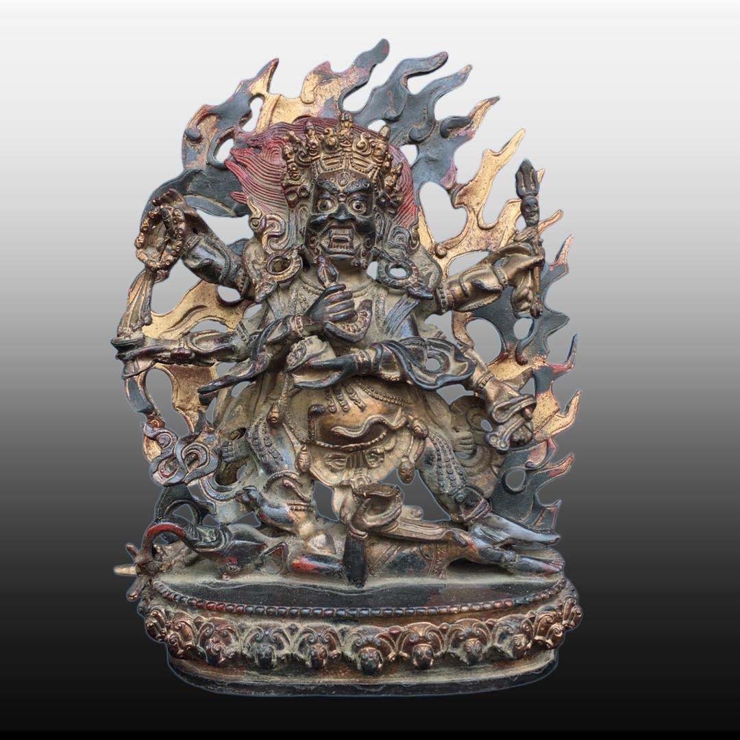 A Exquisite Bronze Buddha Statue Ornament: A Exquisite Bronze Buddha Statue Ornament,Ming Dynasty, China,Size:10.6inx8.3in,Weight:2530g 铜造佛像摆件,中国明代