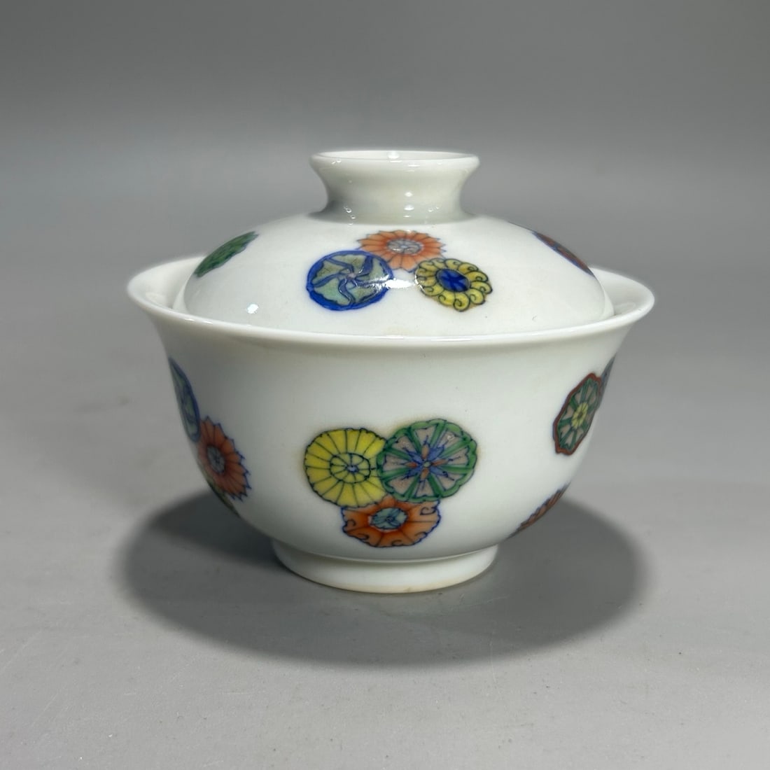 A Exquisite Doucai Flower Pattern Cup: A Exquisite Doucai Flower Pattern Cup,Qing Dynasty, China,Yongzheng Six-character Mark,Size:3.1inx3.3in 斗彩花卉纹杯,中国清代,雍ઽ