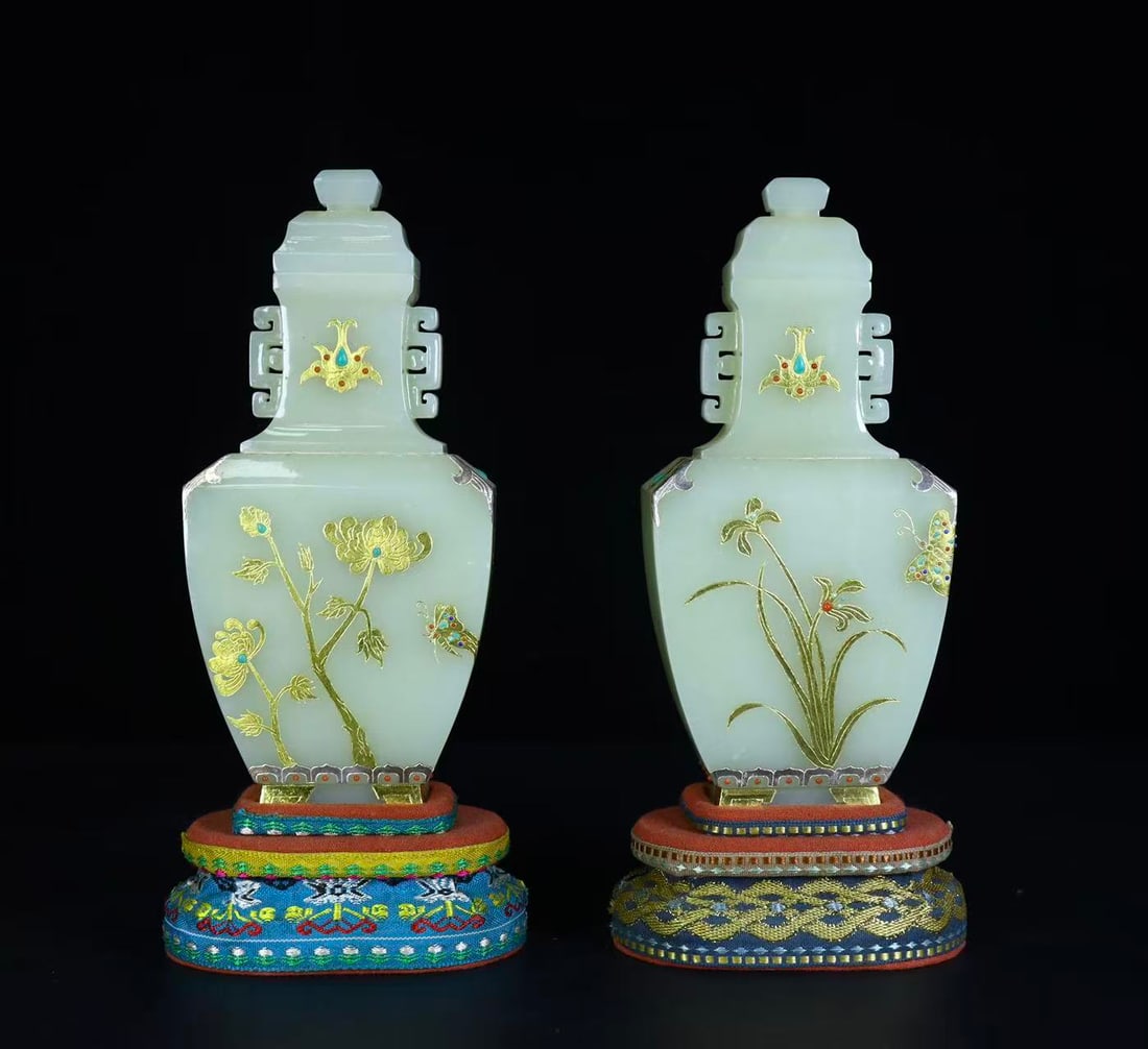 A pair of Exquisite Hotan Jade Cover with Gold Flower Pattern Vase: A pair of Exquisite Hotan Jade Cover with Gold Flower Pattern Vase,Qing Dynasty, China,Size:3.1inx1.7inx6.7in,Weight:355g 一对和田玉包金花卉ಬ