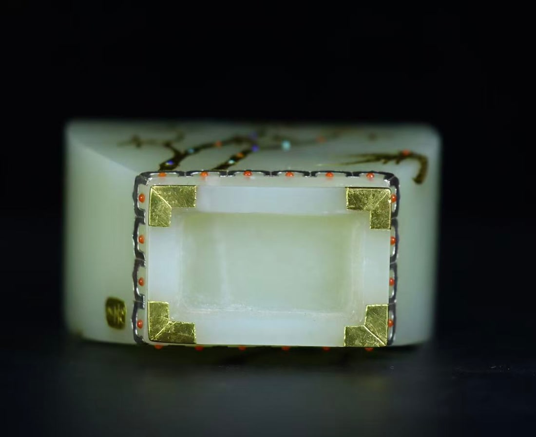 A pair of Exquisite Hotan Jade Cover with Gold Flower Pattern Vase - 9