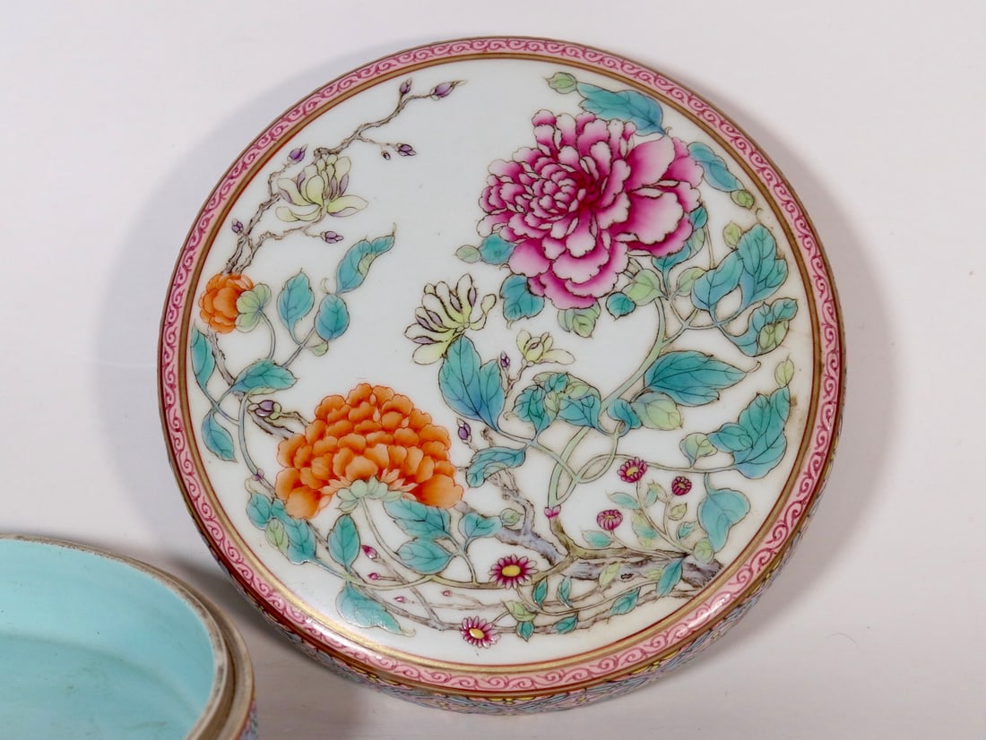 A Exquisite Famille-Rose Flower Pattern Box - 6