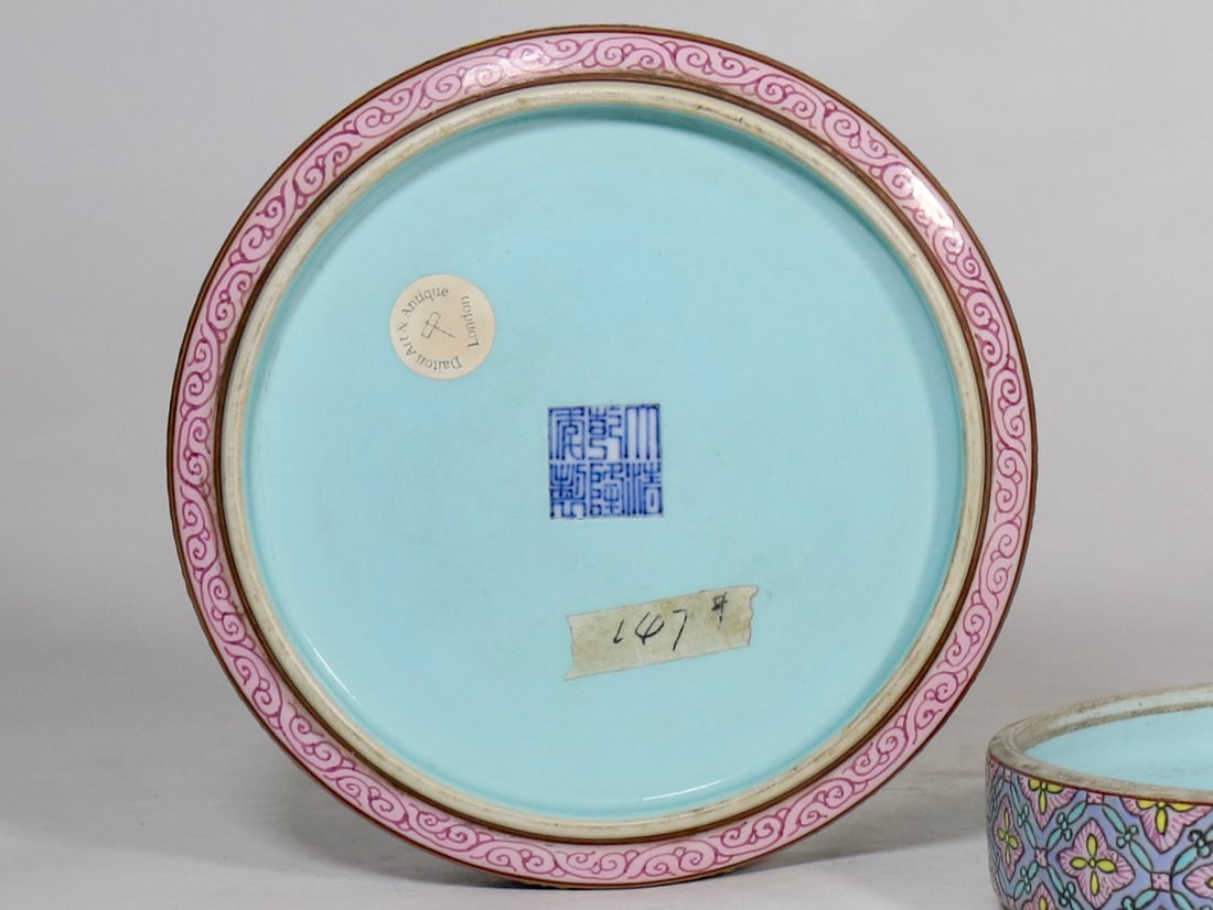 A Exquisite Famille-Rose Flower Pattern Box - 9