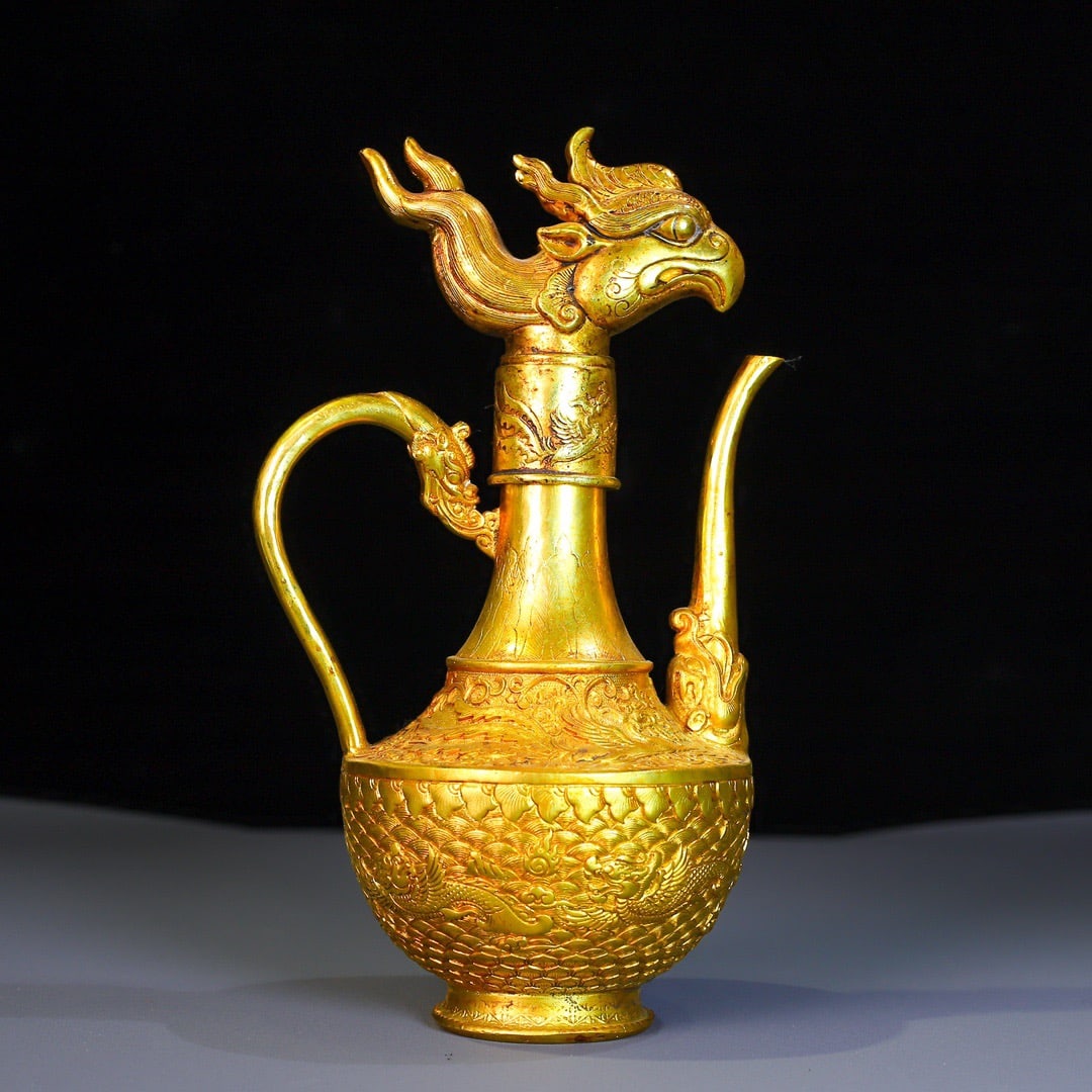 A Exquisite Gilt Bronze Phoenix Head Ewer: A Exquisite Gilt Bronze Phoenix Head Ewer,Qing Dynasty, China,Qianlong Four-character Mark,Size:5.5inx8.7in,Weight:867g 铜鎏金凤头壶,中国清代
