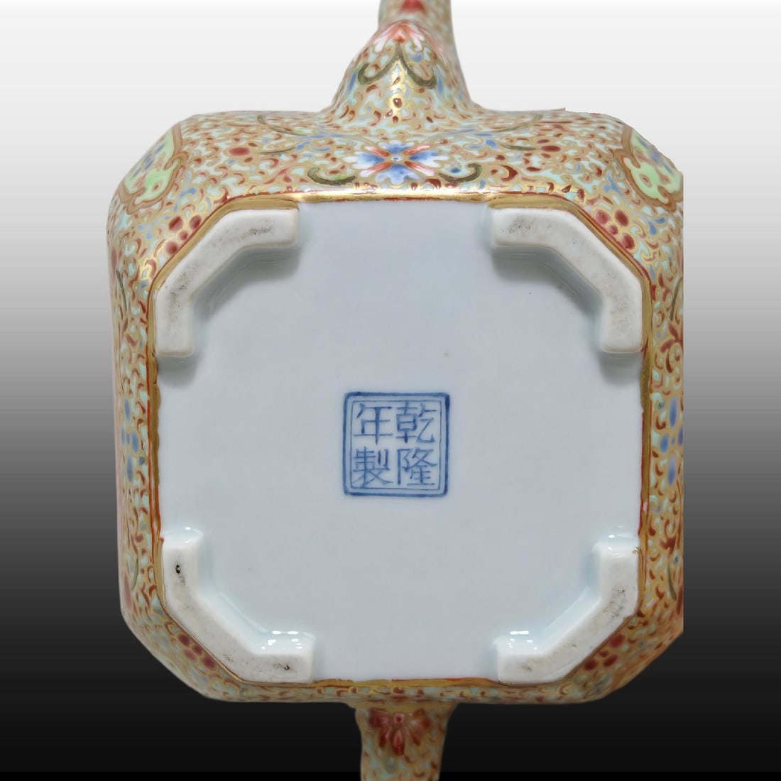 A Exquisite Enamel Painted Gold Landscape Pattern Bottle - 9