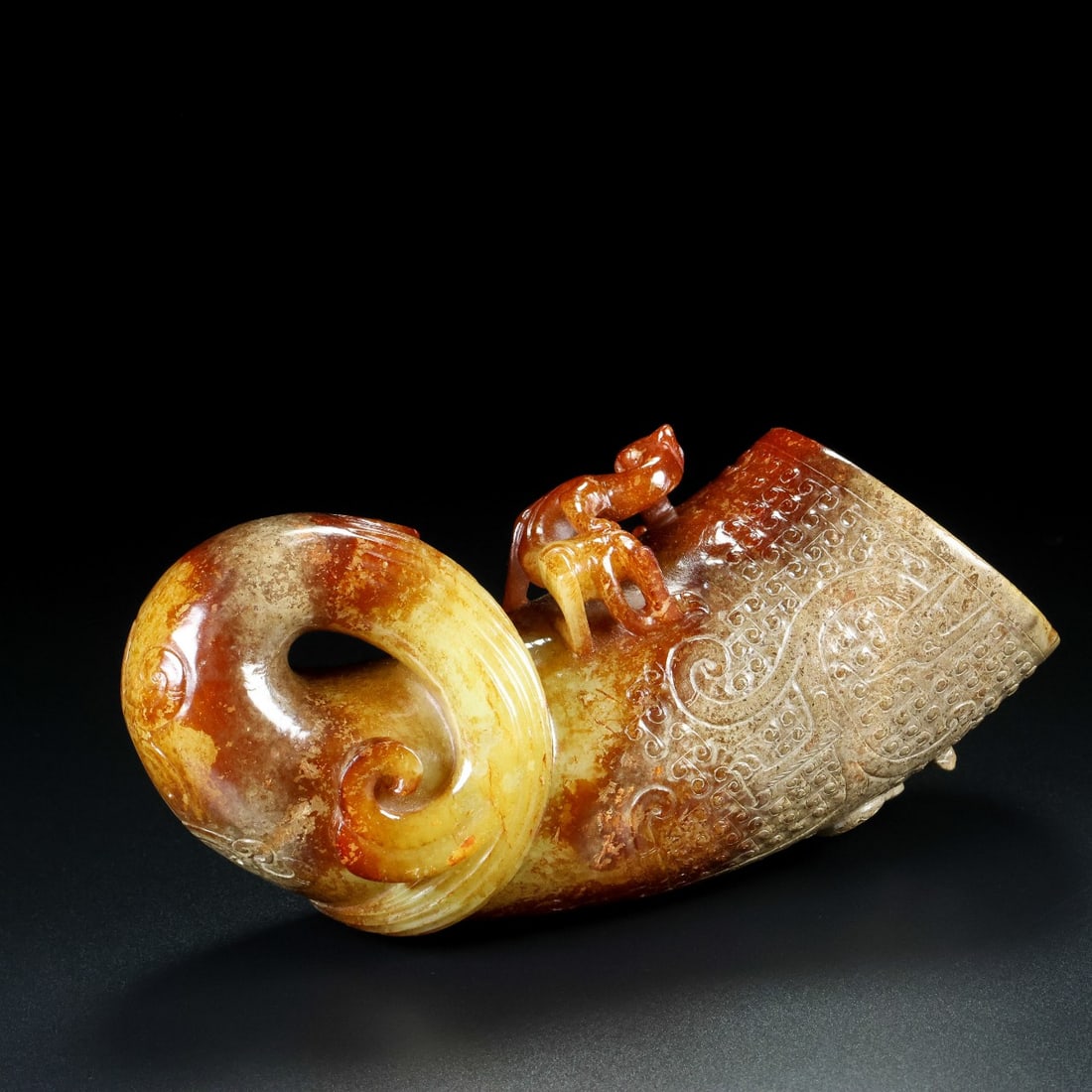 A Exquisite Hotan Jade Horn Cup (1 of 8)