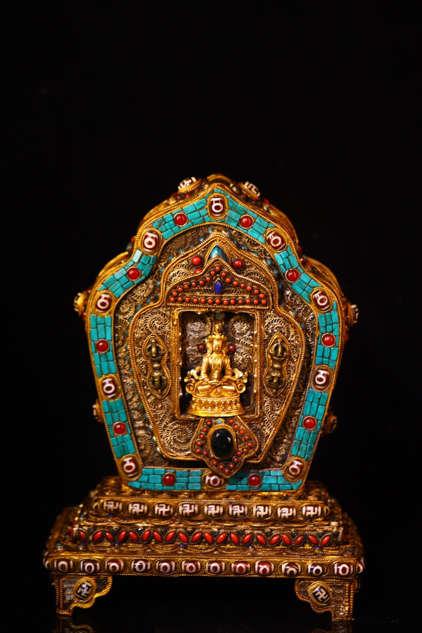 A Exquisite Gilt Silver Inlaid Dzi bead Gems Buddhist niche: A Exquisite Gilt Silver Inlaid Dzi bead Gems Buddhist niche,Qing Dynasty, China,Size:11.8inx8.7in,Weight:2350g 银鎏金镶嵌天珠宝石佛龛,