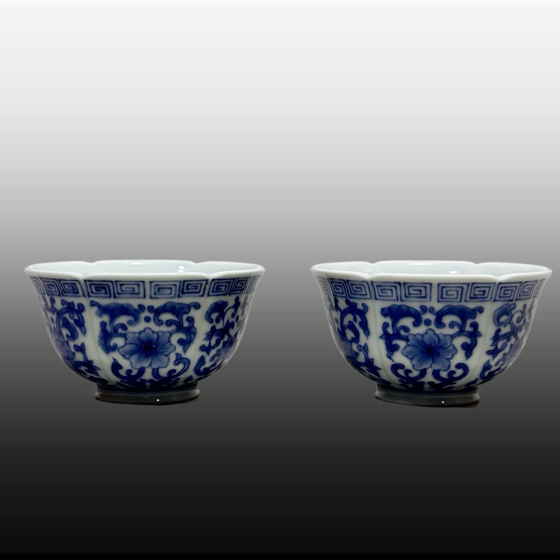 A pair of Exquisite Blue and White Flower Pattern Cup: A pair of Exquisite Blue and White Flower Pattern Cup,Qing Dynasty, China,Yongzheng Six-character Mark,Size:1.7inx3.1inx1.4in 一对青花花卉纹杯,中&