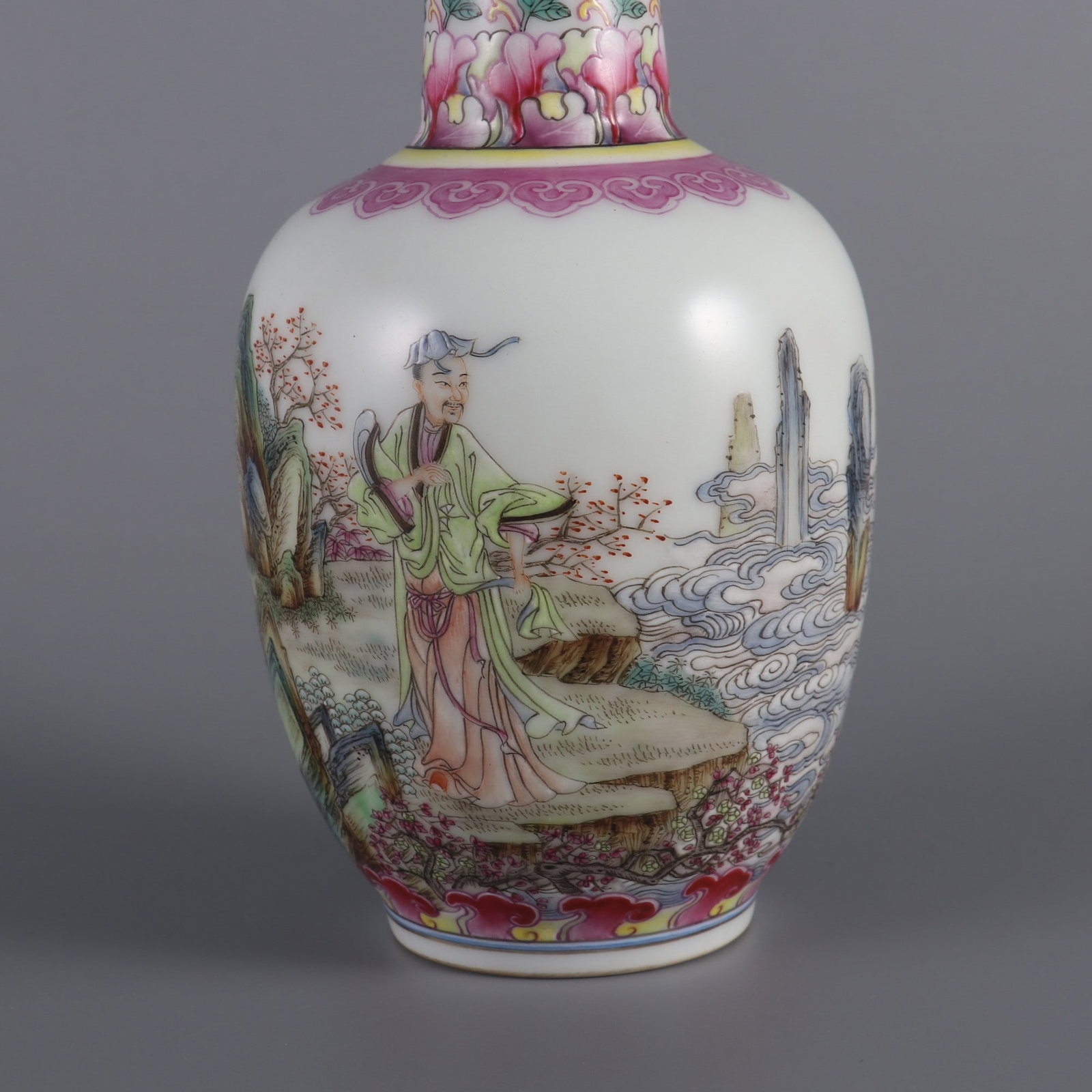 A Exquisite Famille-Rose Figures Pattern Vase - 5