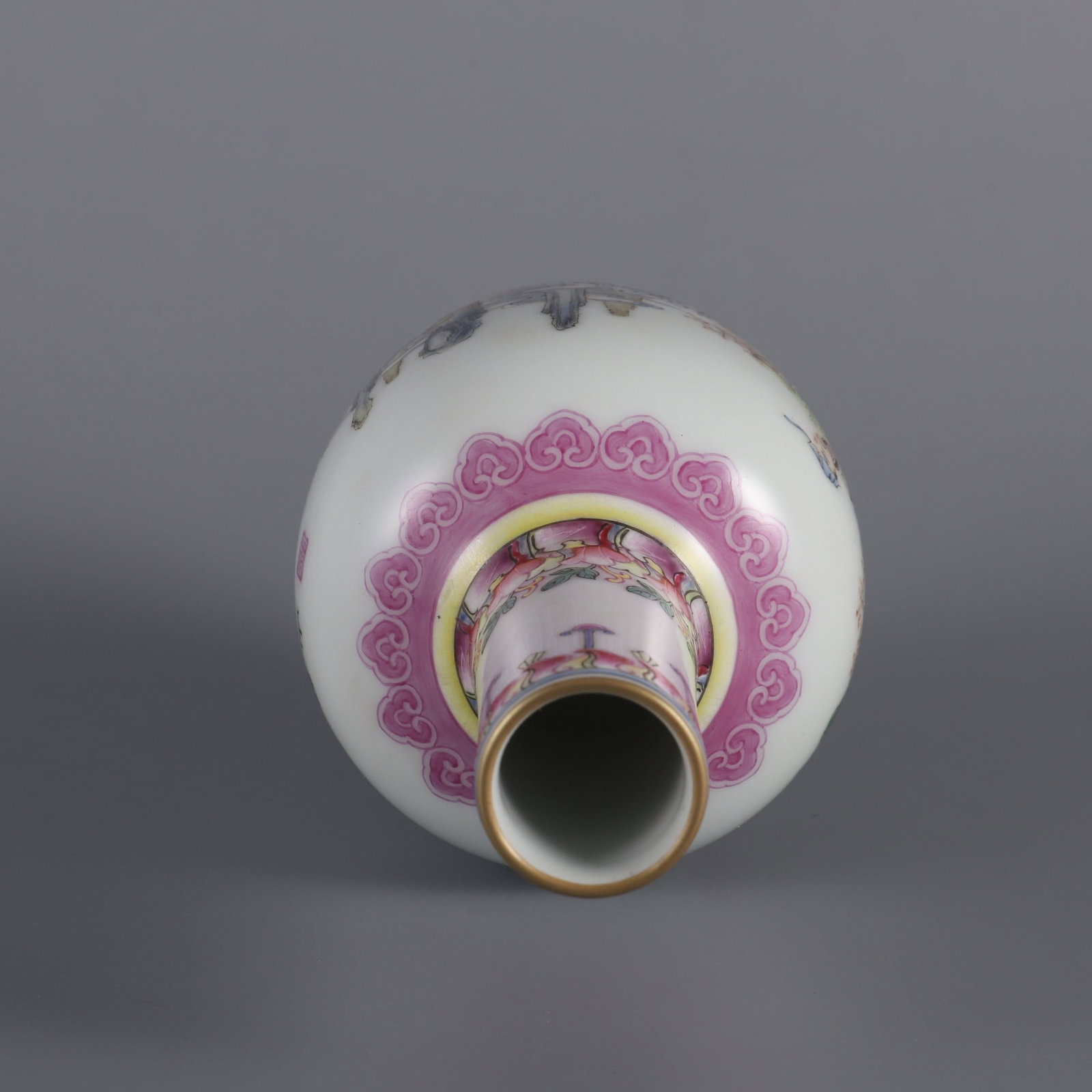 A Exquisite Famille-Rose Figures Pattern Vase - 8