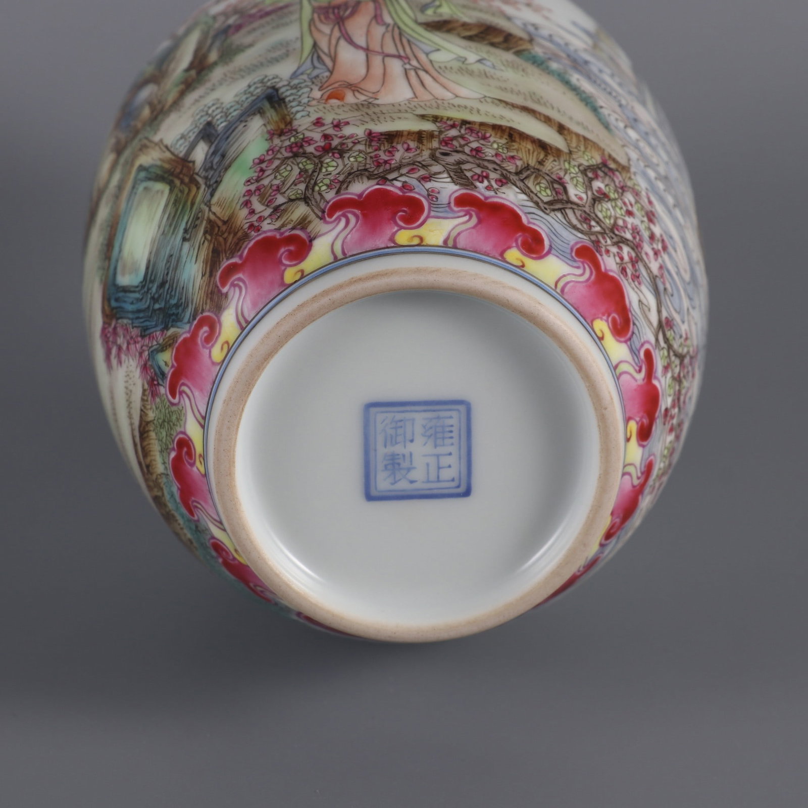 A Exquisite Famille-Rose Figures Pattern Vase - 9